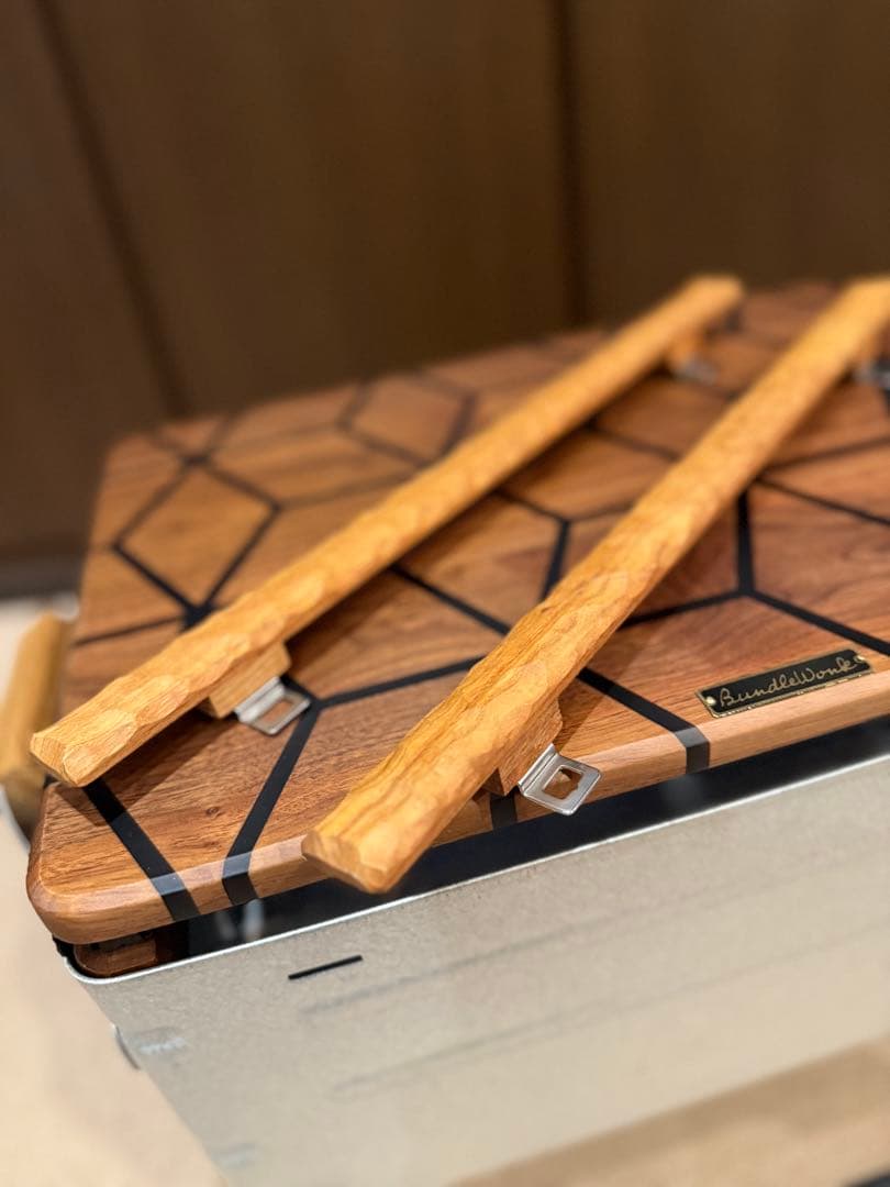 WANTKEYCAMP オマージュ/脚付シェルコン＋ウォルナット×レジン