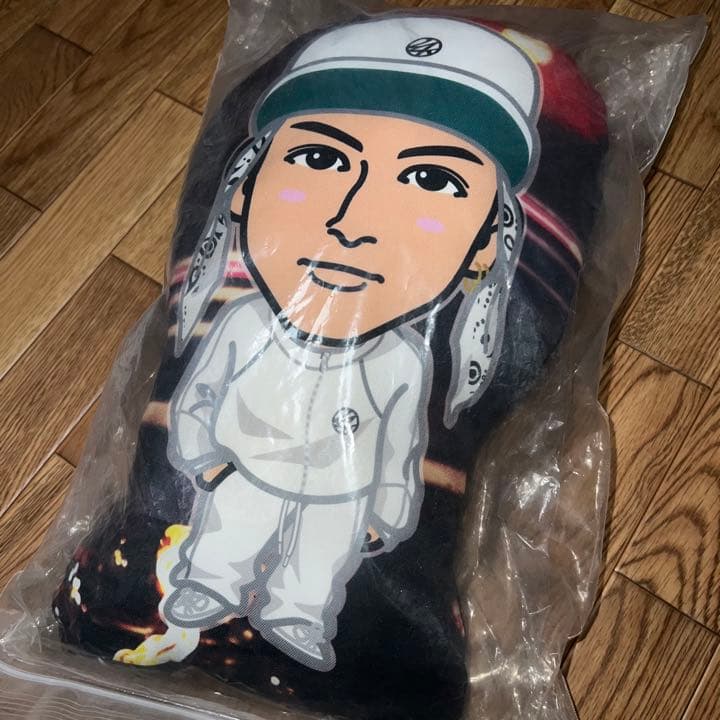 長谷川慎 クッション 白衣装