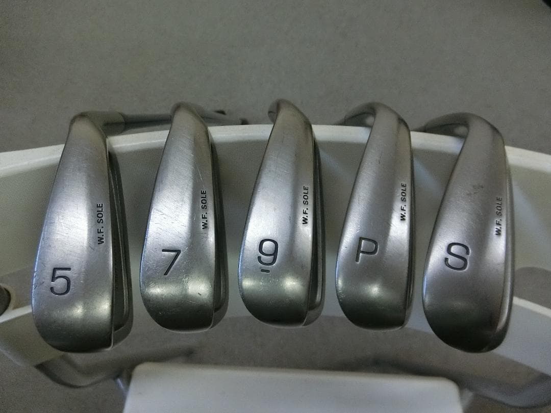 b702 ★初心者必見★ ミズノレディースゴルフクラブ９本セット