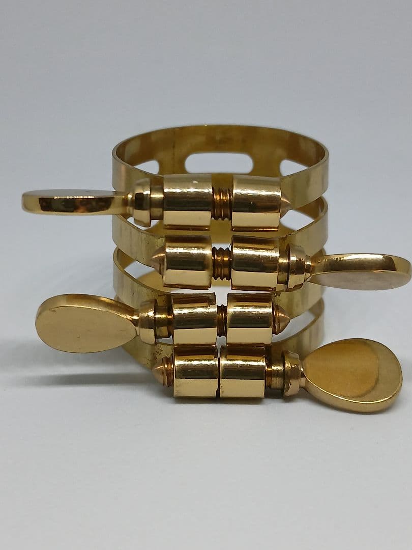 アルトサックス　リガチャー　4ネジタイプ　ハードラバー用　良品！