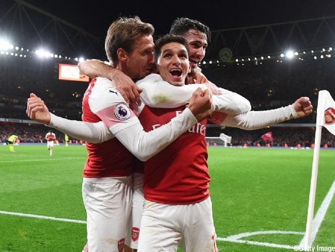 【送料無料】 アーセナル　トレイラ 2018-19 オーセンティック(M)