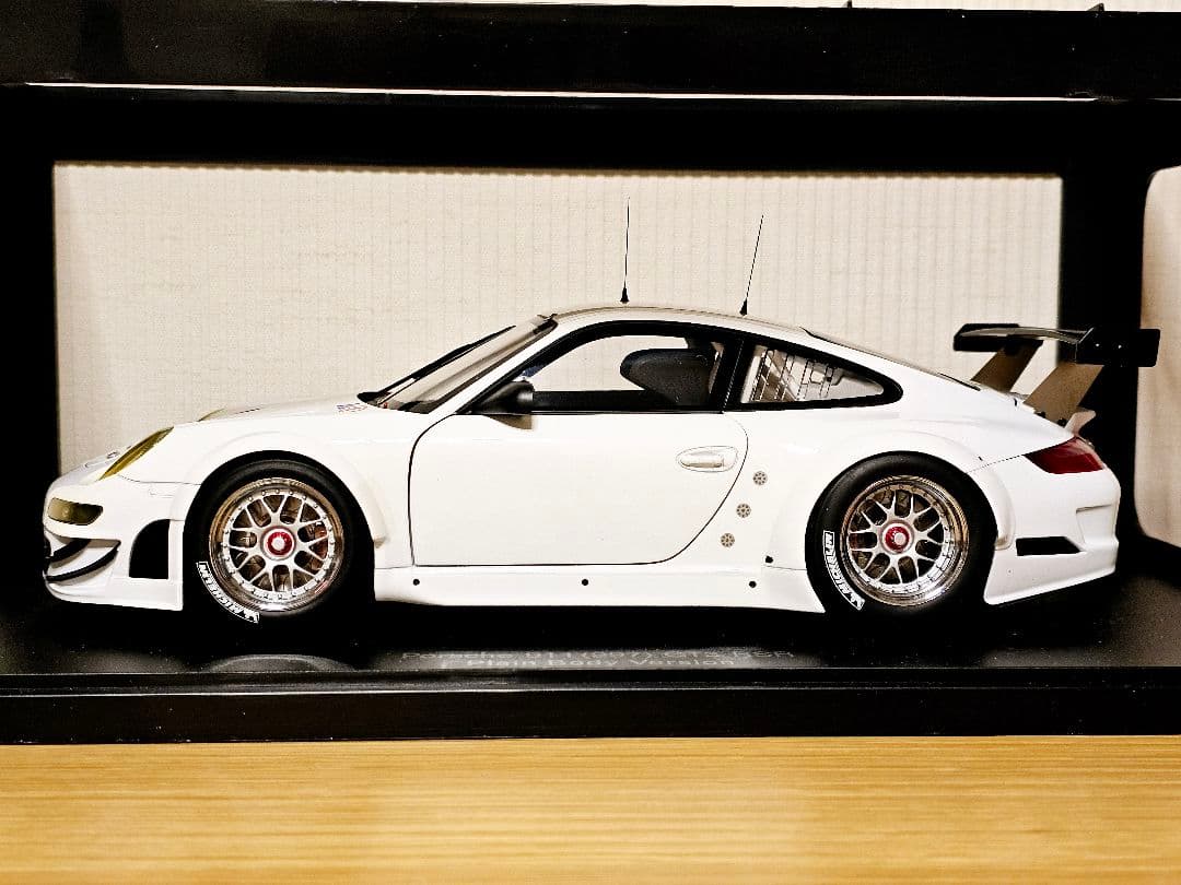 オートアート1/18ポルシェ911(997) GT3RSR 2010