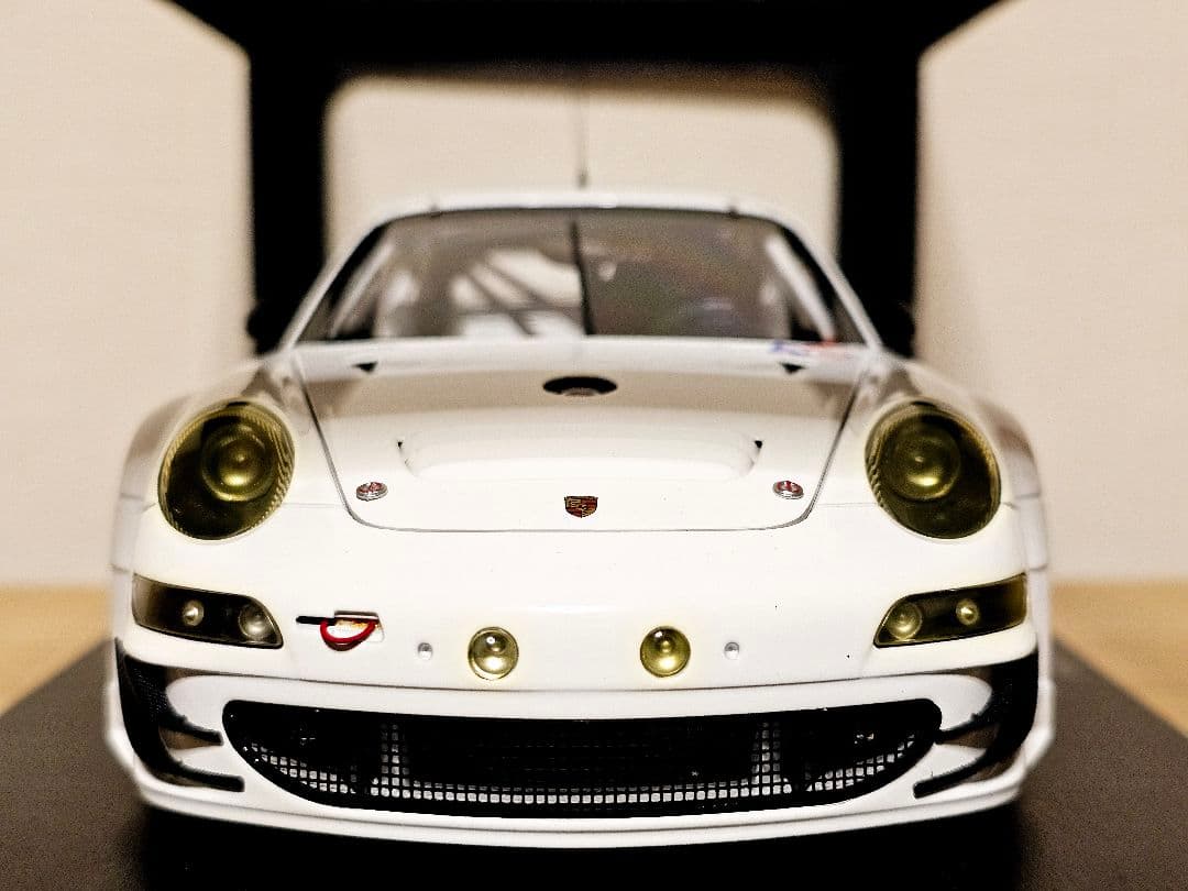 オートアート1/18ポルシェ911(997) GT3RSR 2010