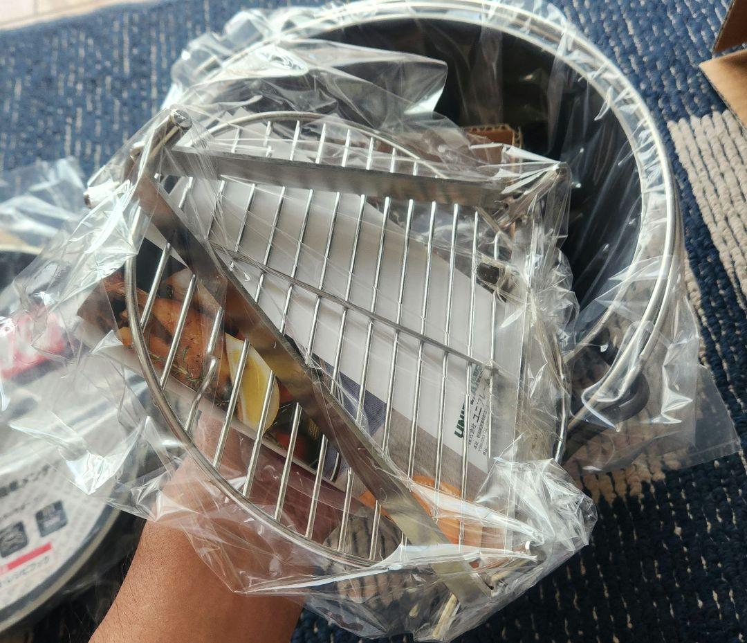 UNIFLAMEダッチオーブン10inch SUPER DEEP、網、スタンド付