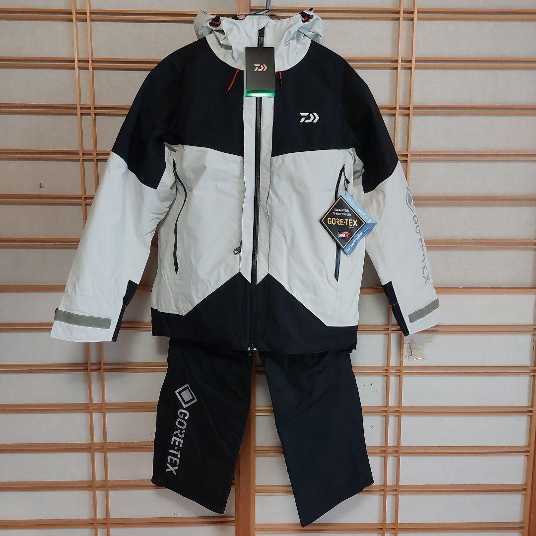 新品　未使用　ダイワ　GORE-TEX DW-1822 　ウィンタースーツ