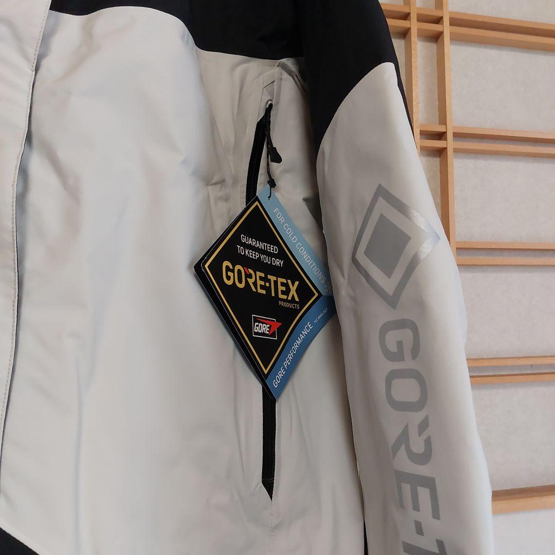 新品　未使用　ダイワ　GORE-TEX DW-1822 　ウィンタースーツ