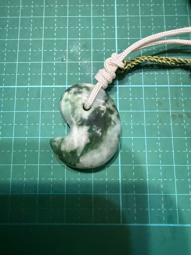 糸魚川翡翠‼️勾玉‼️翡翠（かわせみ）工房で購入品‼️見事な翡翠‼️激安出品‼️送料無料‼️