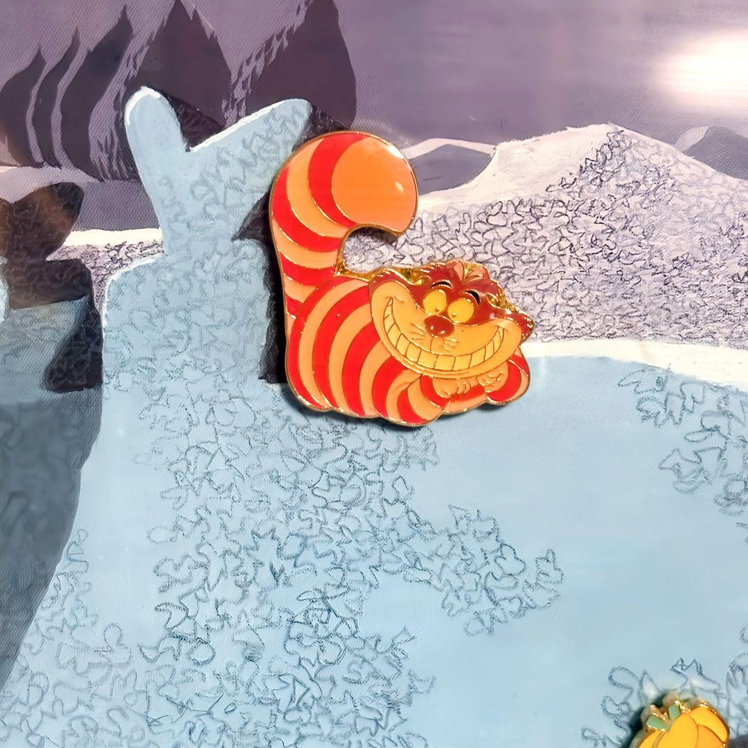 激レア‼︎ ディズニー　不思議の国のアリス　ピンバッジ　額装ピンセット　フレーム