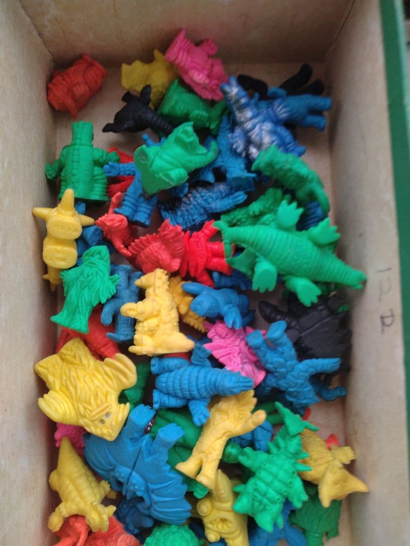 ウルトラマン消しゴム147体セット