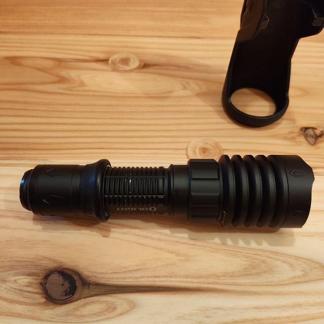 OLIGHT WARRIOR X 4　懐中電灯 高輝度LED