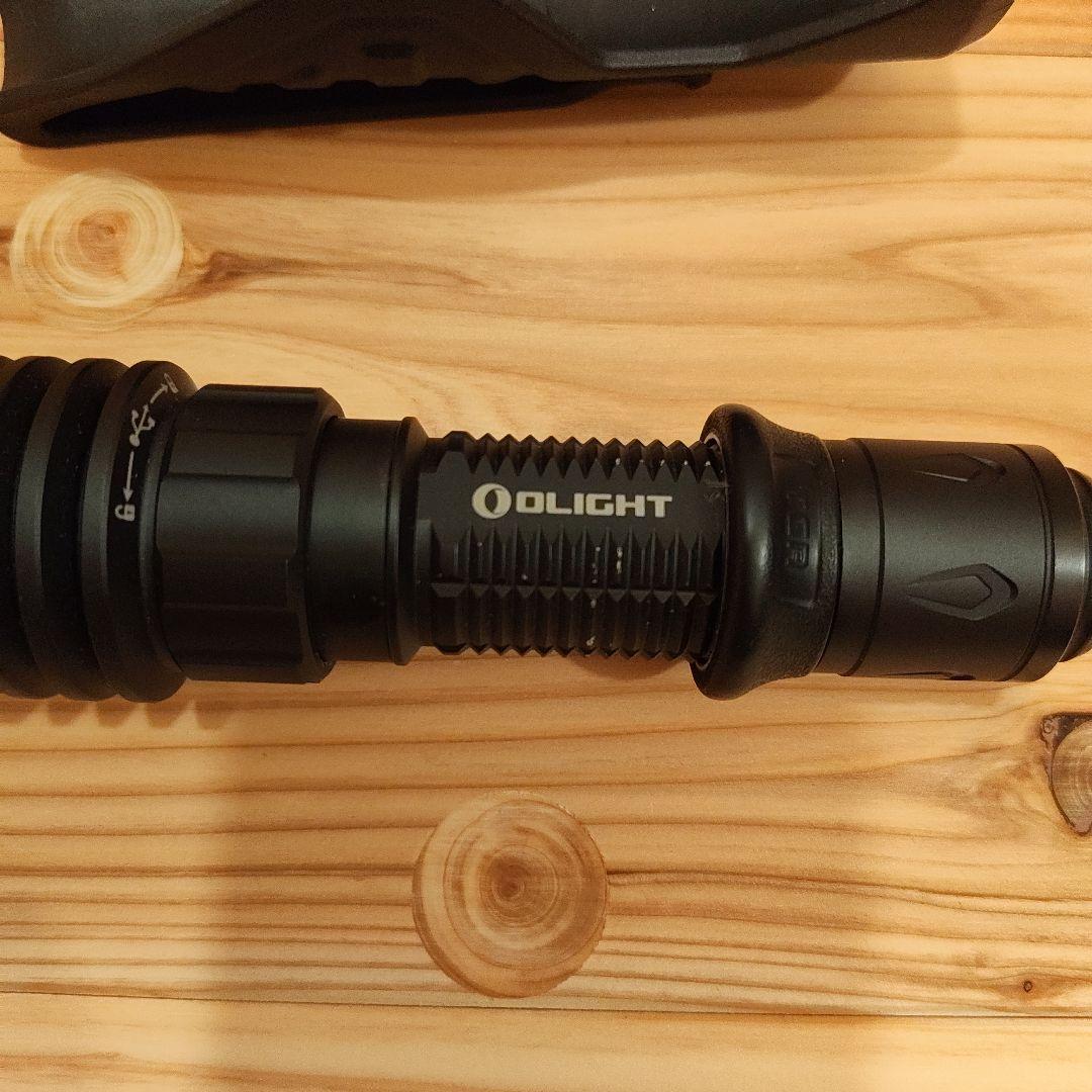 OLIGHT WARRIOR X 4　懐中電灯 高輝度LED