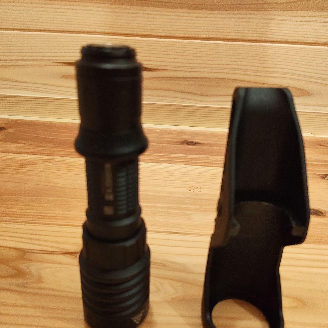 OLIGHT WARRIOR X 4　懐中電灯 高輝度LED