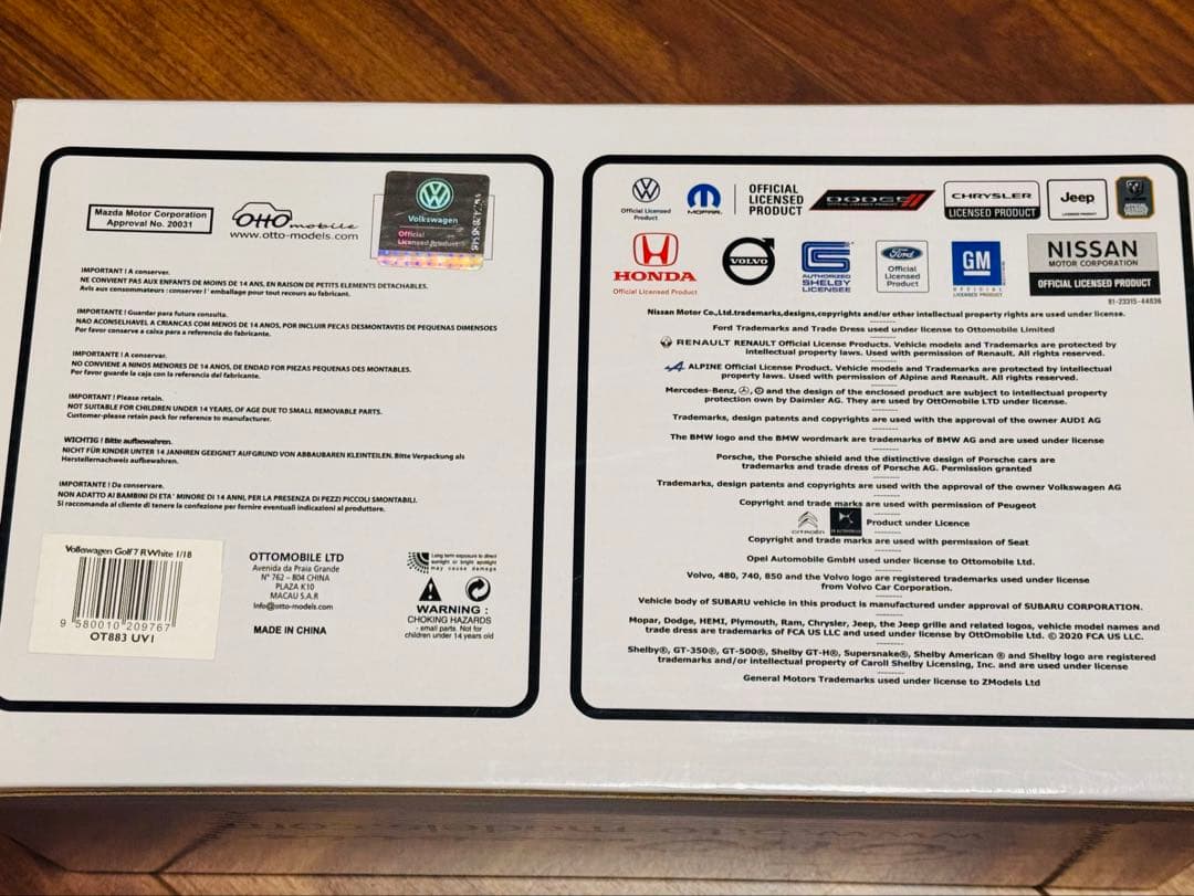 【VW Golf R】 Otto モデルカー 1/18