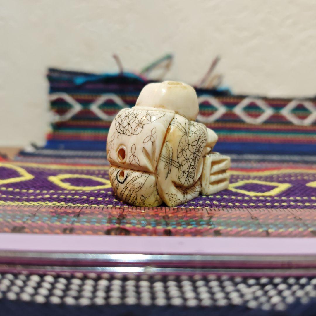 時代提物 人物根付 天然素材 【一休みする小僧】高さ約3.3cm 重さ約28ｇ