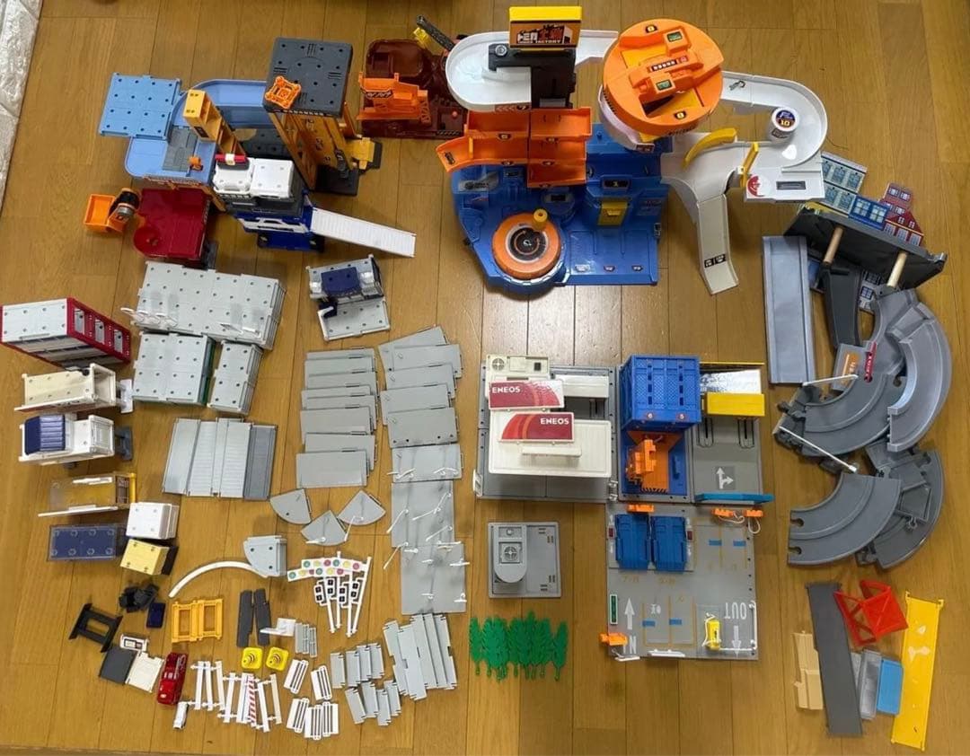 タカラトミー　トミカタウン　トミカワールド　工場　エネオス　駐車場　洗車場　交番