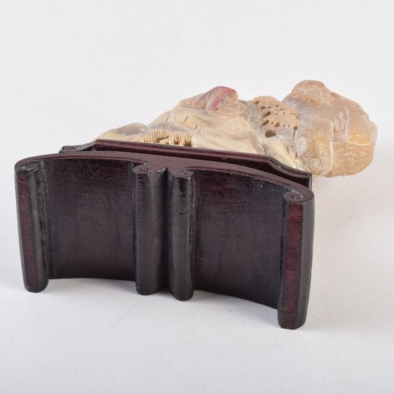 中国　玉石寿山石鶏血彫刻　山水雕　置物　唐木台付　V　9220