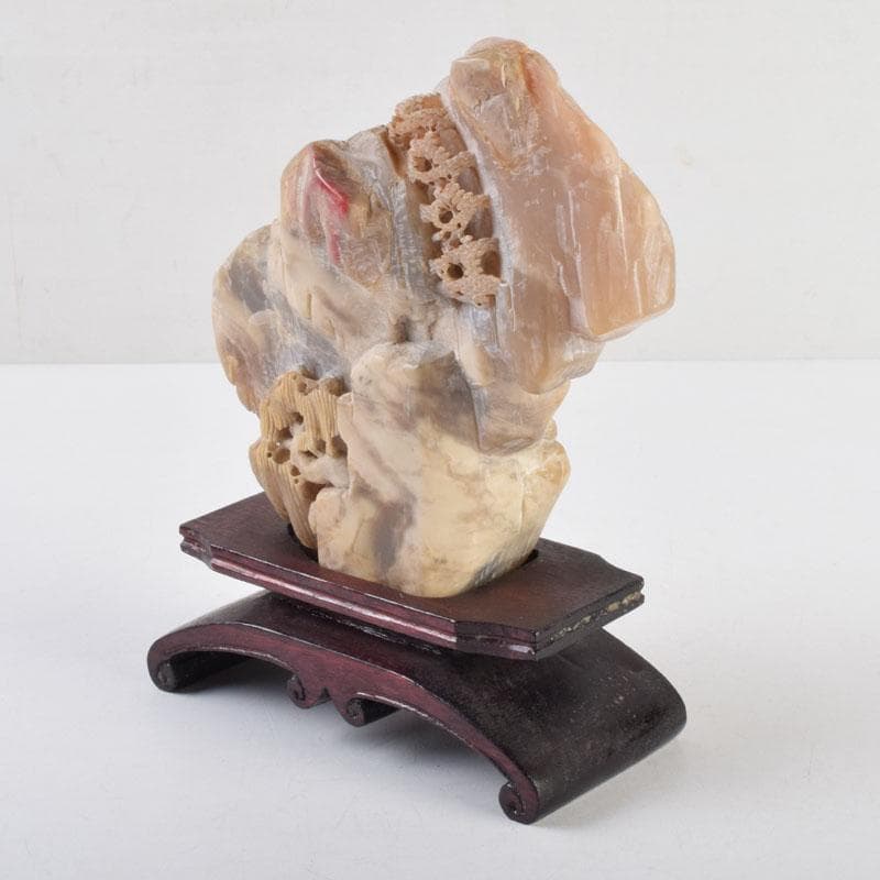 中国　玉石寿山石鶏血彫刻　山水雕　置物　唐木台付　V　9220