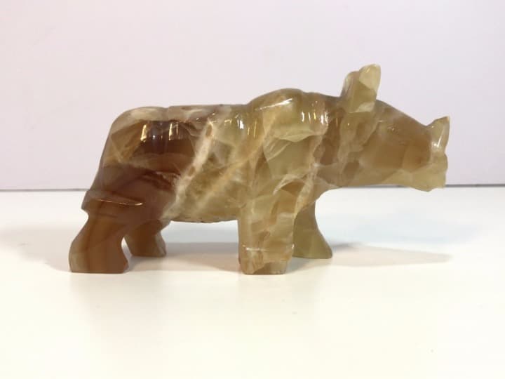 南アフリカ発 鉱石で出来た貴重なサイの置物 60～70年代