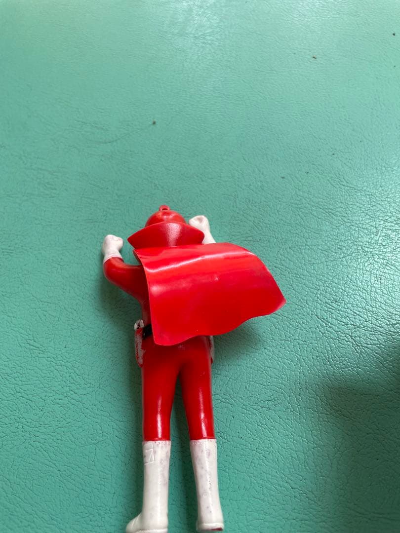 希少　アカレンジャー　ペンダント型ソフビ