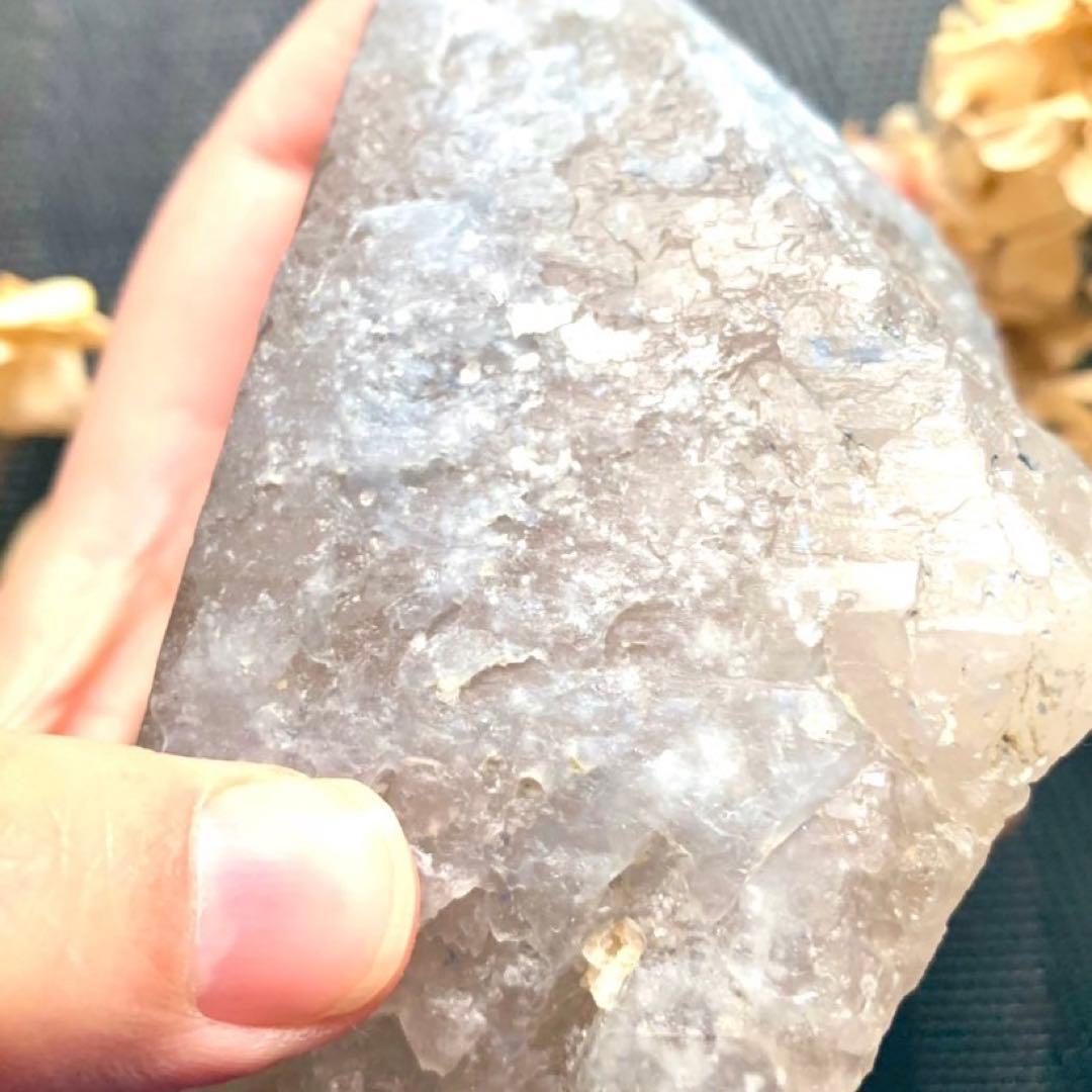 珍品しかも1kg超え！アフガニスタン産の超巨大ブルークォーツ/煙水晶単結晶