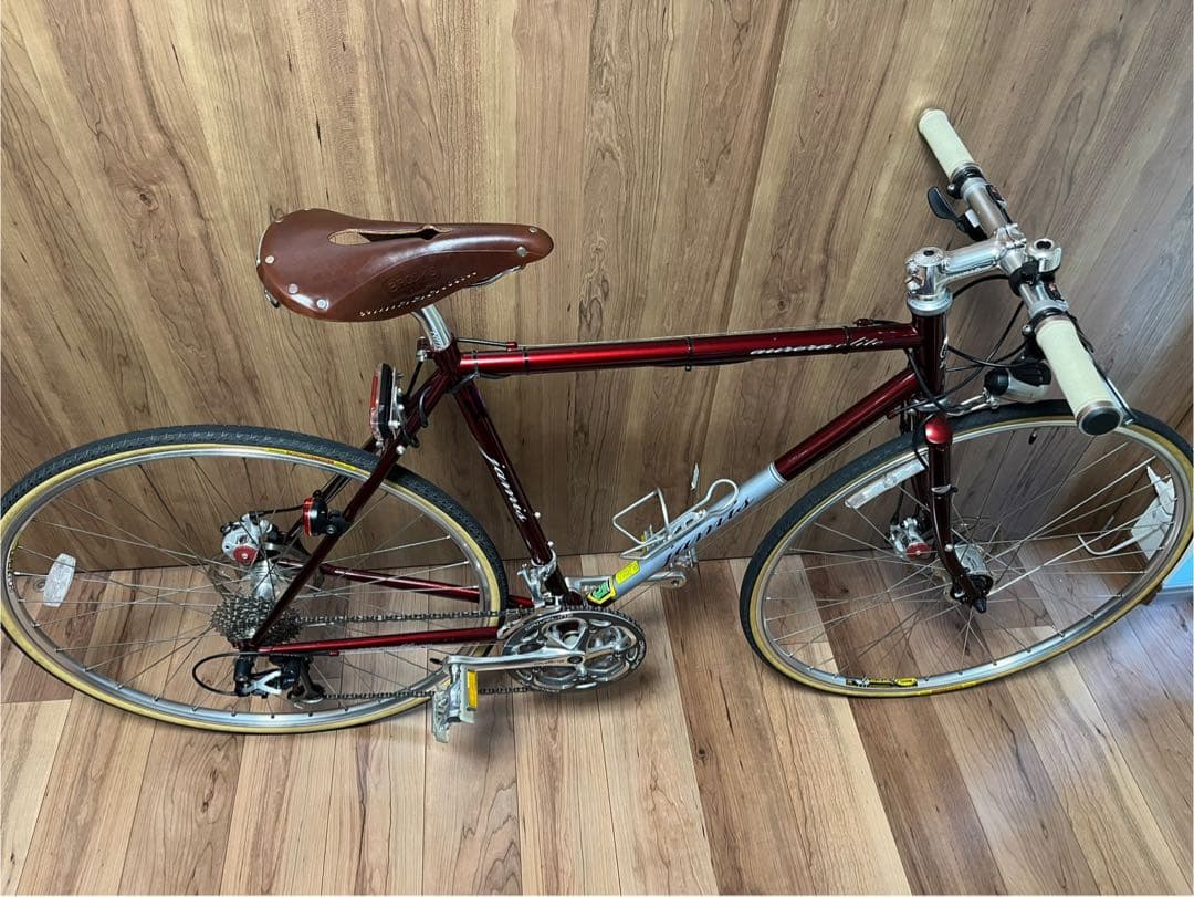 700cクロスバイク 3×9速 オートテールライト