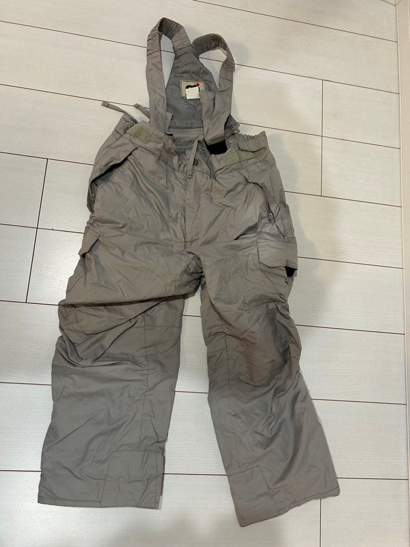 すぐに出発OK! スキー&スノボウェア　女の子　120〜140 小物セット付き