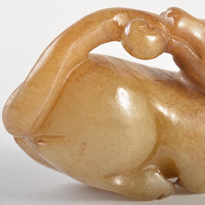 中国　玉石白玉彫刻　神獣　根付　紙鎮　置物　C　7706E