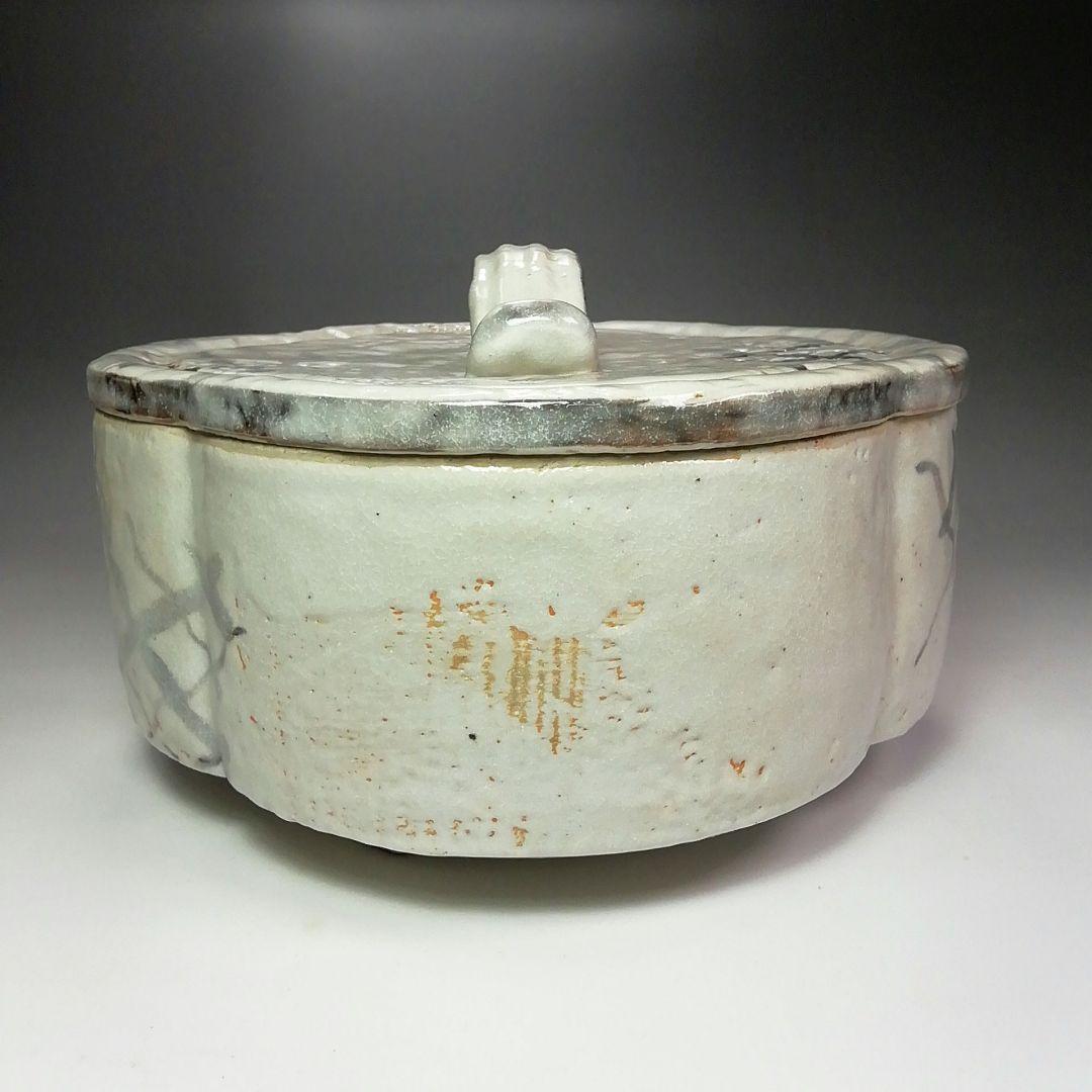 Ｓ４８５　喰籠　『志野　木瓜形　食篭』『山口錠鉄作』『即中斎　極箱』　共箱