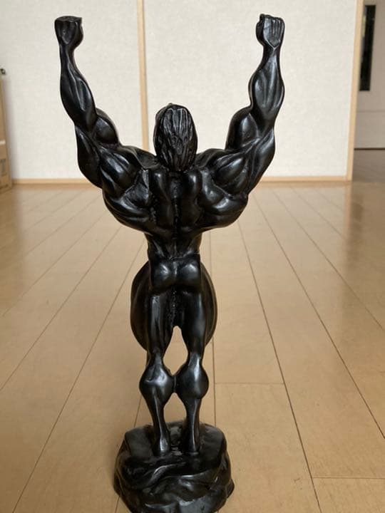 マッスルボディ　像　マッチョ　ゴールドジム通いの方へ　筋トレのお供に