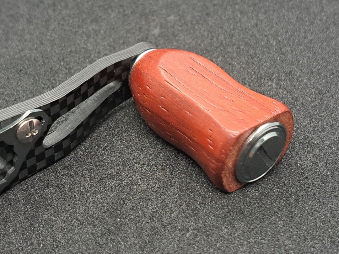 カーボンハンドルノブセット　ダイワ/シマノ対応　全長95mm軸間85mm