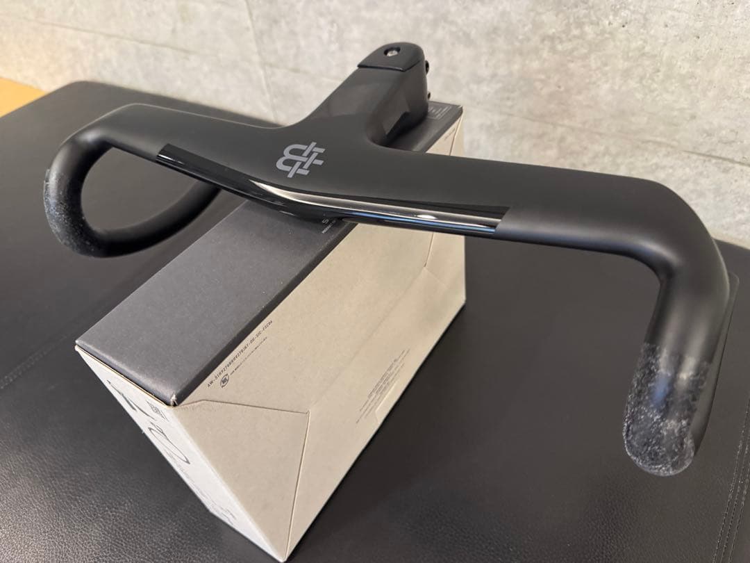 BLACK INC 一体型エアロバーステム AB02 400/90mm