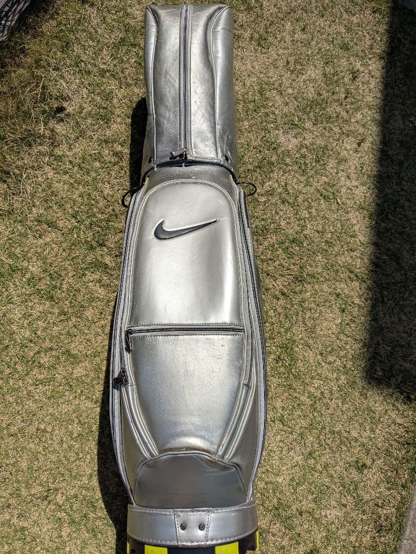 ナイキゴルフ　キャディーバッグ　シルバー　おまけつき