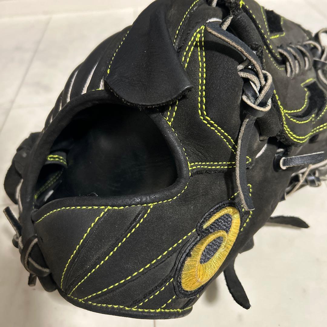 野球グローブ 黒と黄色 レザー製
