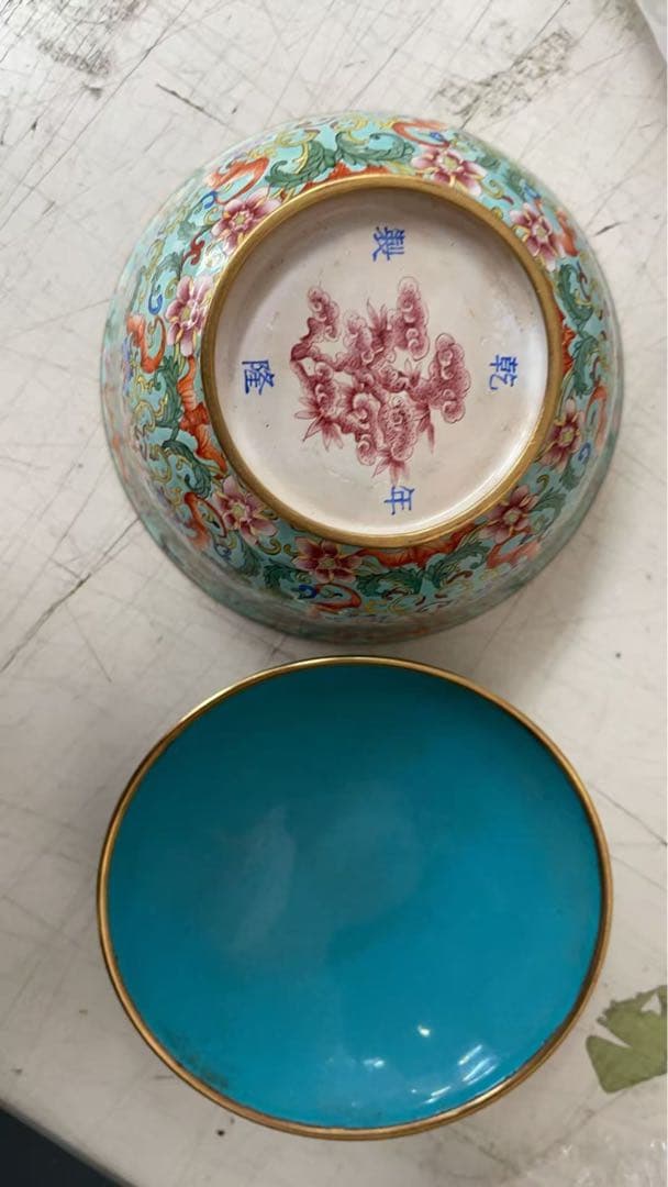 古七宝焼 折枝花紋蝠紋図 茶碗「乾隆年製」銘 時代唐物 幅約11cm / 明清時