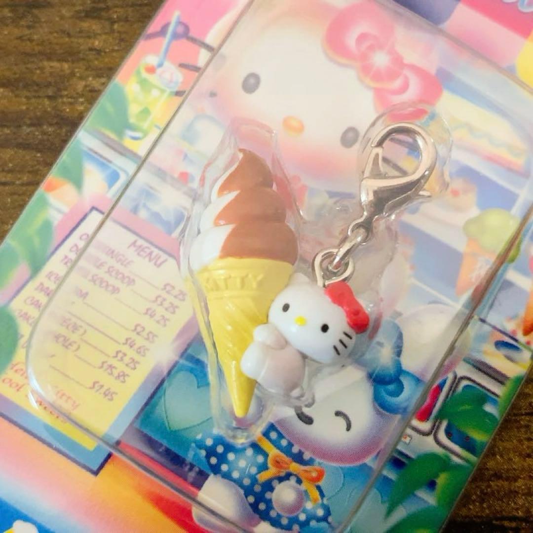 【レア】ご当地キティ　クールスイーツ　ファスナーマスコット　ツインソフトクリーム