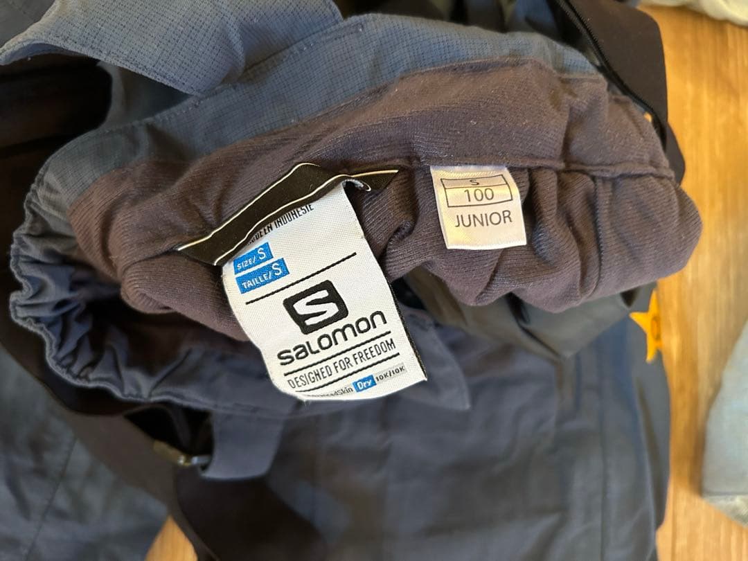 Salomon スキー／スノボーウェア 上下セット　100cm