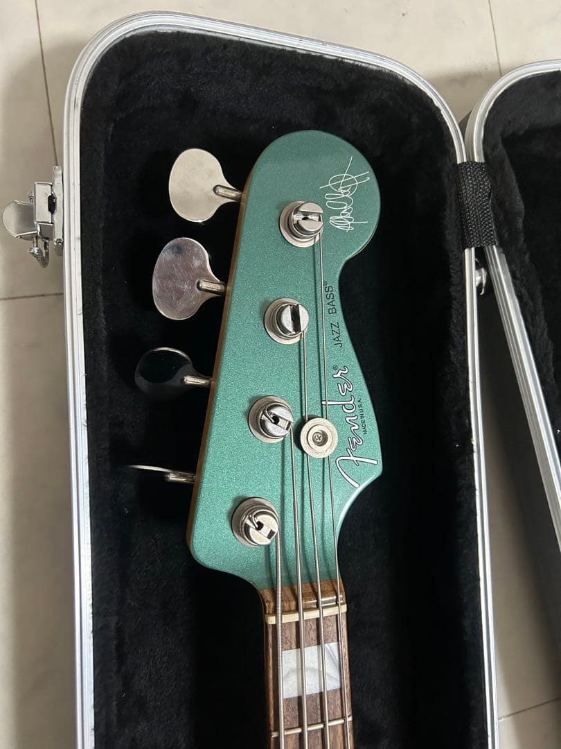ベース Fender usa adam clayton Jazz Bass