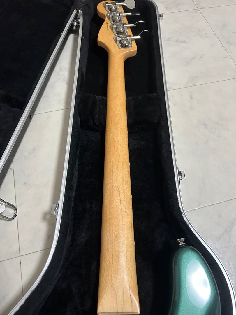 ベース Fender usa adam clayton Jazz Bass