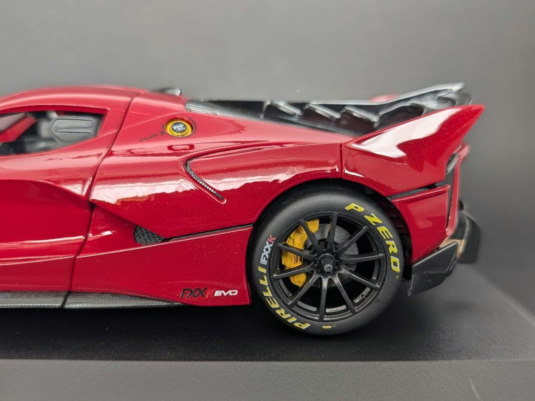 ブラーゴ 1/18 フェラーリ FXX K EVO メタリックレッド