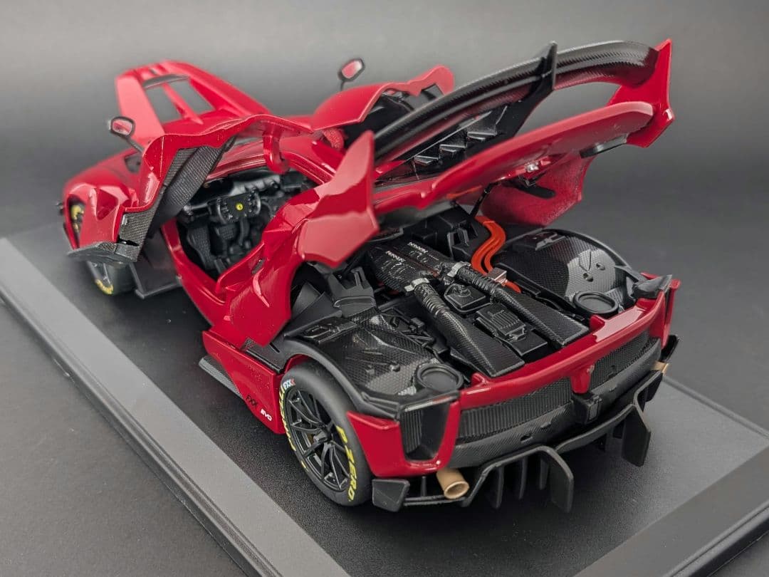 ブラーゴ 1/18 フェラーリ FXX K EVO メタリックレッド