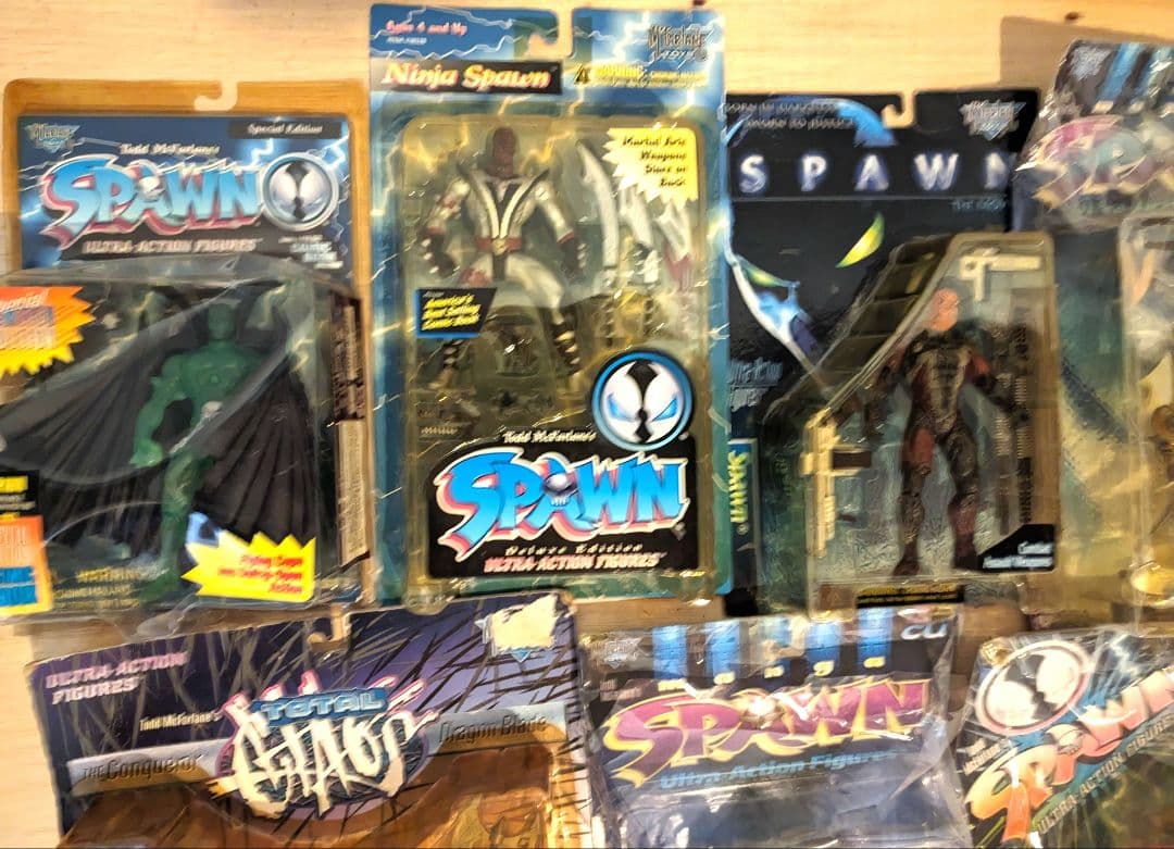 ■SPAWNフィギュア20体＋他アメコミフィギュア6体＋SPAWN本4冊セット■