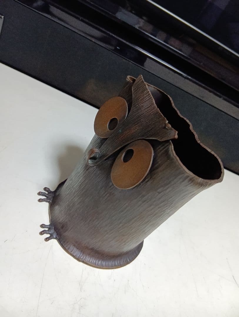 2002年　虎泉刻　純銅　ハンマートーン　金属工芸　オウル　フクロウ　ペン立て