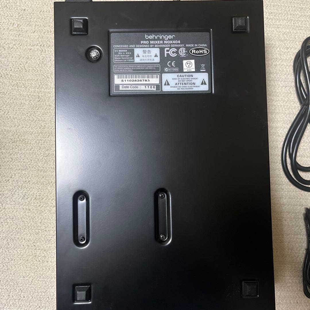 behringer NOX 404 ミキサー