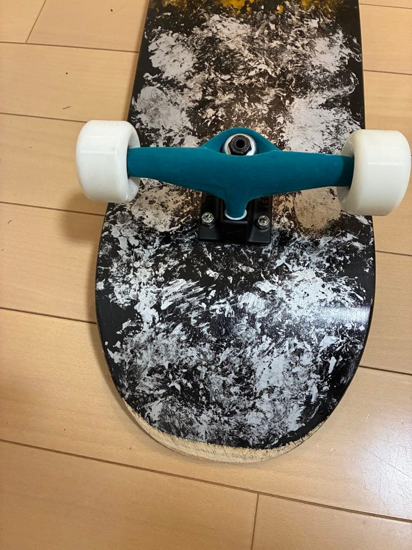 スケートボード　プロ仕様　足回り新品未使用　すぐ乗れます