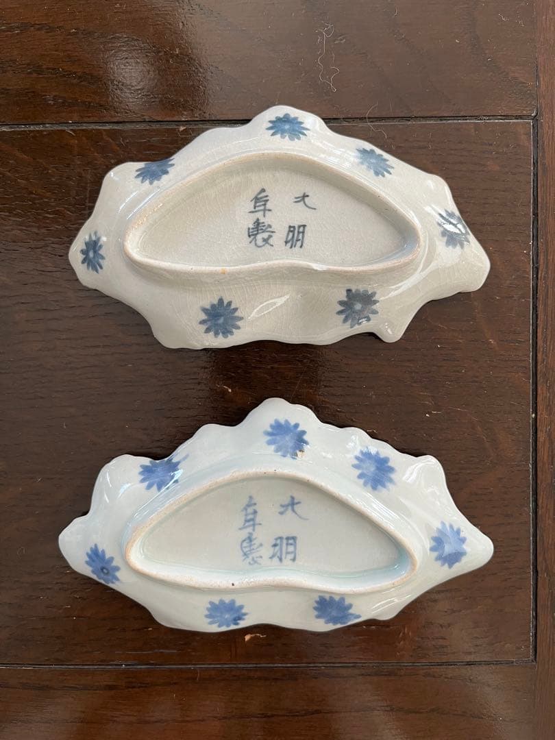 江戸初期中期　藍九谷　古伊万里　染付　花形　変形豆皿　こんにゃく印判　陽刻無傷