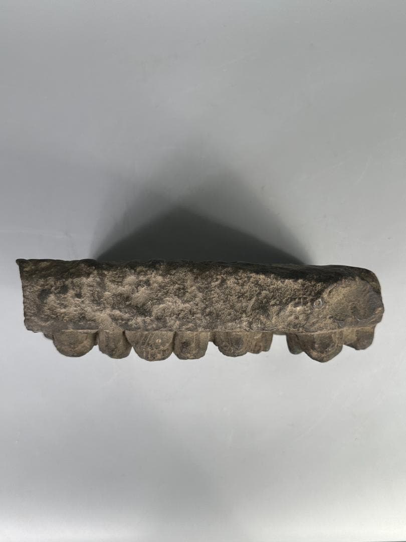 仏教美術ガンダーラ美術　石仏レリーフ彫刻人物像　石彫装飾　 古代インド　古物保証