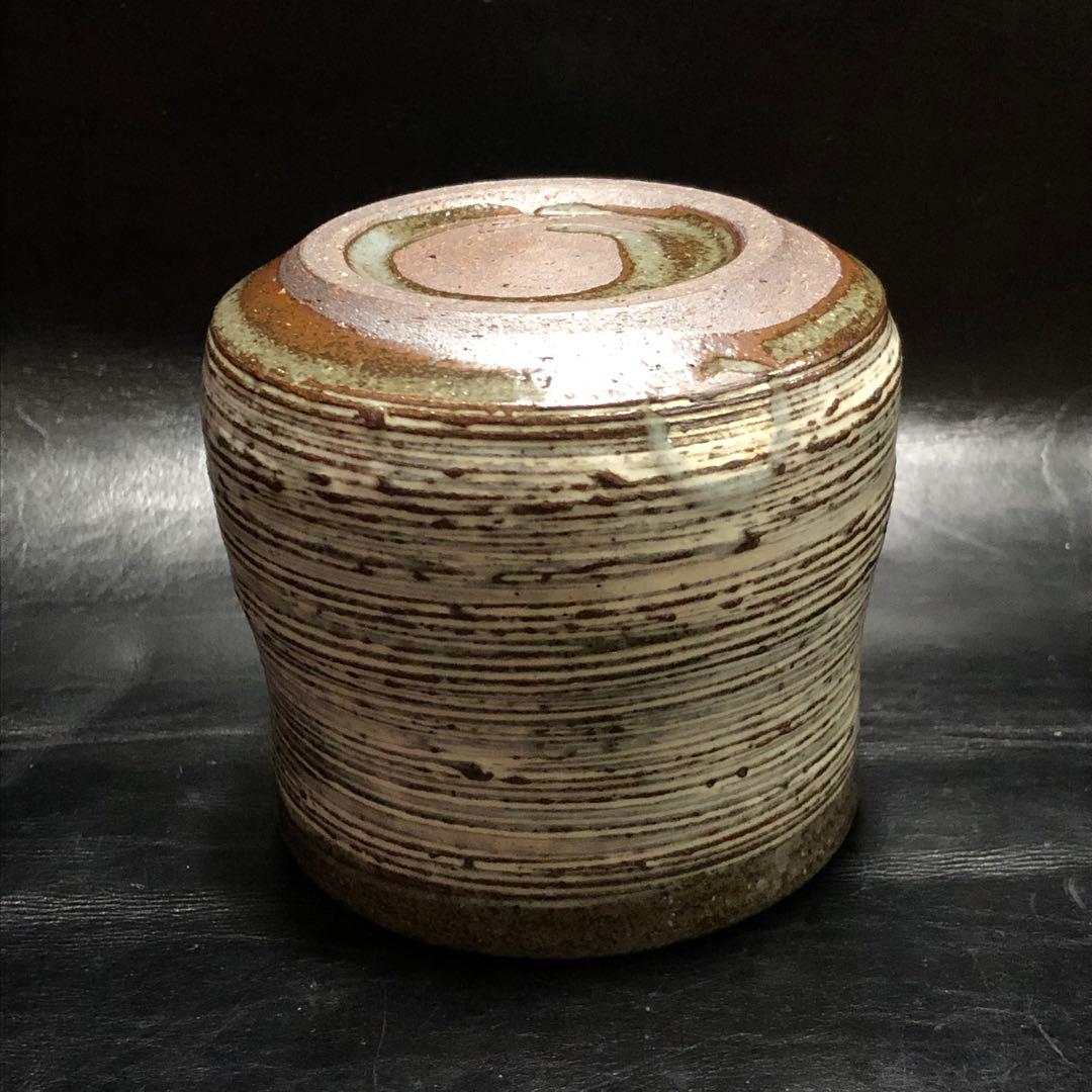 遺品整理◆蔵から横縞の紋様が美しい雰囲気の良い湯呑み茶碗が出て来た。茶道具、骨董