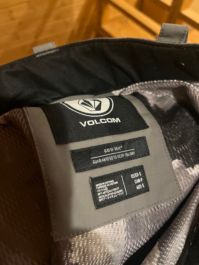 スノーボードウェアVolcom GORE-TEX グレー 上下セット