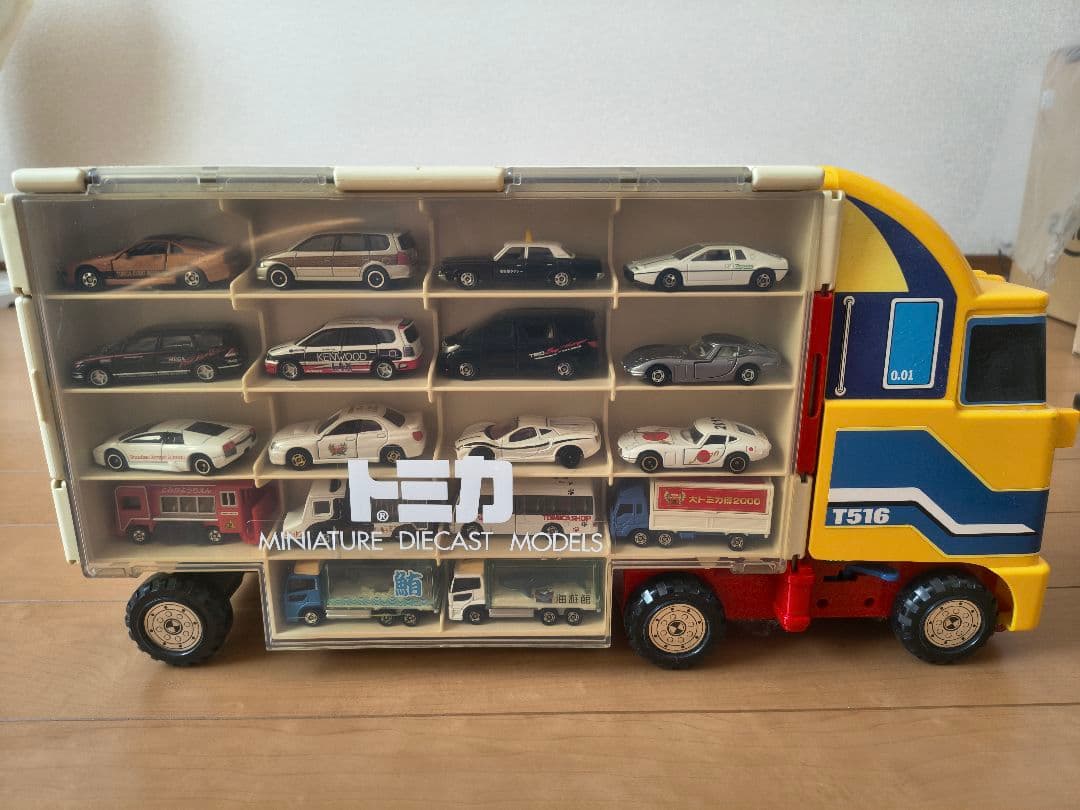 トミカ ミニカー収納トラック T516