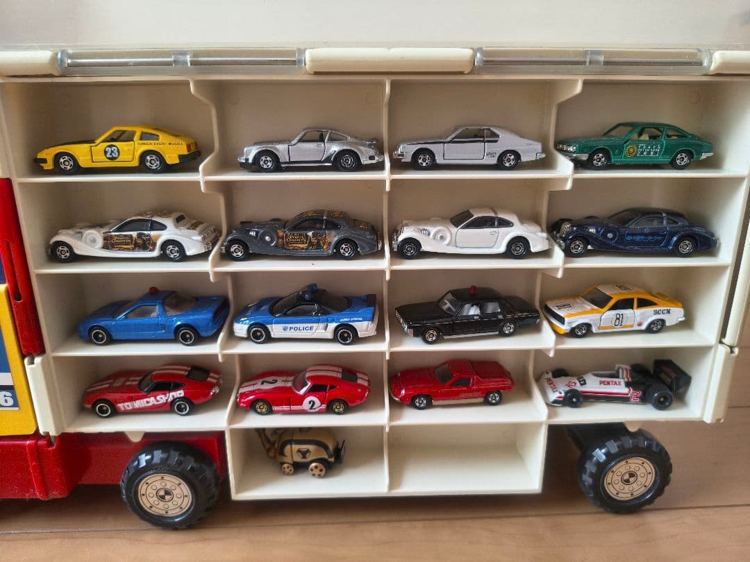 トミカ ミニカー収納トラック T516